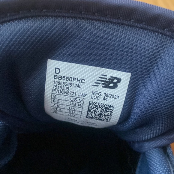 *WORN, LIKE NEW. NO BOX* NEW BALANCE 550 - Picture 6 of 6
